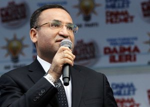 Bozdağ'dan Kırmızı Bülten Açıklaması