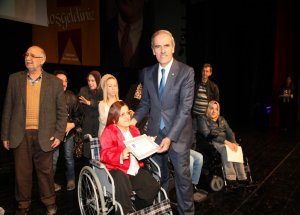 Engelliler Bilgisayar Kurdu Oldu