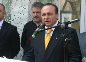 Akit Yazarı Mehmet Koçak Dua Bekliyor