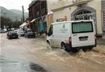 Bodrum sokakları göle döndü