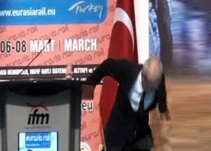 Bakan Elvan'ın Zor Anları