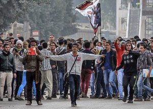 Darbe Karşıtı Öğrencilerden "Polis" Protestosu