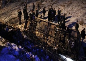 Polis Aracı Devrildi: 3 Şehit, 22 Yaralı!