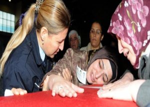 Hamile Şehit Eşi Protokole Böyle Bağırdı!
