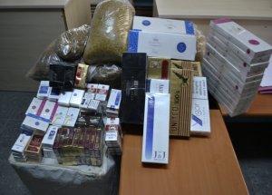 "Okul Taşıtı" Yazılı Minibüsle Kaçak Sigara Ticareti