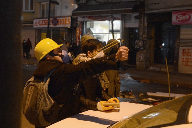 AK Parti Seçim Bürosunu Ateşe Verdiler!