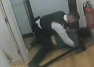 İngiliz Polisinden İnsanlık Dışı Uygulama