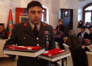 Jandarma Kur'an-ı Kerim Ve Bayrak Dağıttı