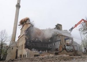 Suriye'de Bine Yakın Cami Yıkıldı