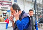 Aracına park cezası yazan işçiyi darp etti