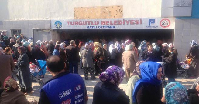 Gıda yardımı izdihamı