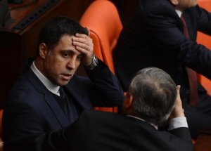 Eski AK Partili Vekiller Muhalefet Saflarında