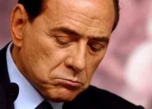 Berlusconi Huzurevinde İş Başı Yaptı