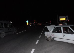 İki Otomobil Çapıştı: 6 Yaralı