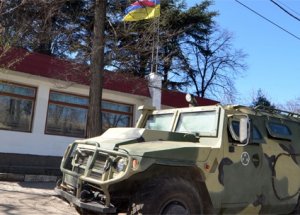 Ukrayna Askerleri Kışlayı Terk Ediyor