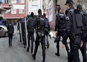 Emniyette Bomba Yüklü Araç Alarmı!