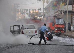 Polis Memurunu Yakmaya Çalıştılar