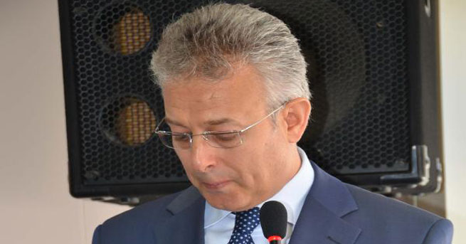 Vali gözyaşlarını tutamadı