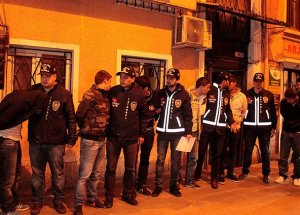 Otomobillere Saldıran Zanlılar Yakalandı