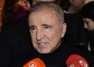 Aysal'ın Aracına Yumruklu Saldırı