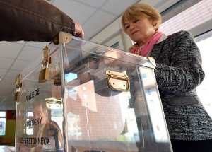 Fransa'da İkinci Tur Seçimler Başladı