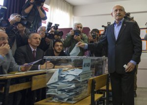 CHP Lideri Kemal Kılıçdaroğlu Oyunu Kullandı