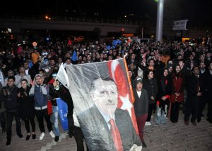 Konya’da Ak Partililer Sevinç Gösterisinde Bulundu