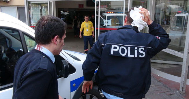 Polisi kendi silahıyla darp ettiler