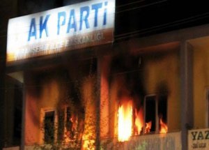 AK Parti Binasına Molotoflu Saldırı