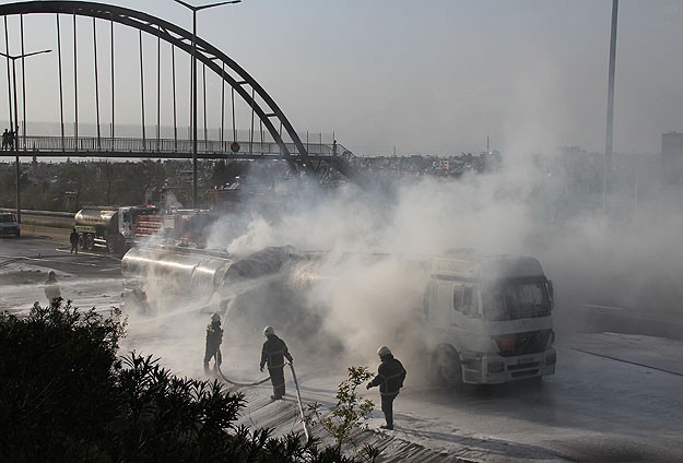 Yakıt yüklü 2 tanker çarpıştı