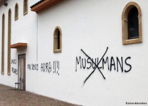 Her 3 Fransızdan 1'i Irkçı