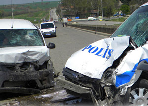 Bakan konvoyunda kaza: 4 yaralı