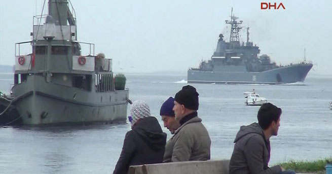 Boğazlarda savaş gemisi trafiği
