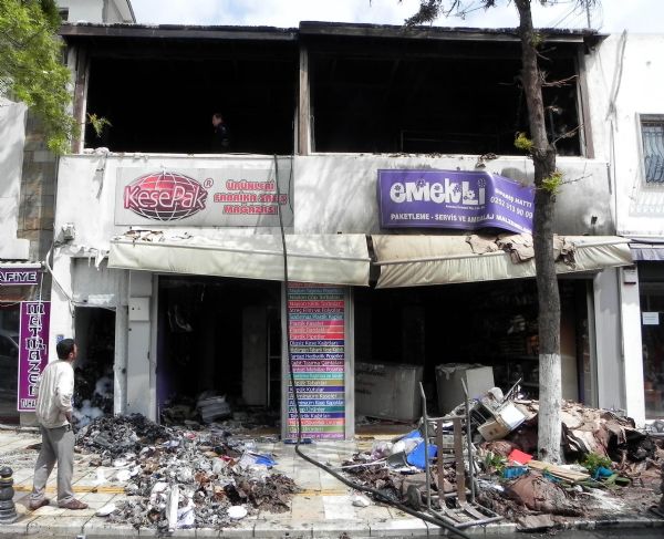 Çalıştığı İşyerini Yaktı, Karşısına Geçip Bira İçti