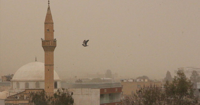 Gaziantep ve Şanlıurfa'yı toz bulutu kapladı