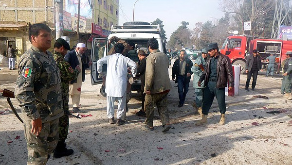 Afganistan'da polise bombalı saldırı
