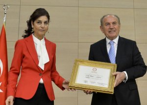 Topbaş Mazbatasını Aldı