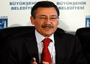 Gökçek Twitter'dan Vazgeçmiyor