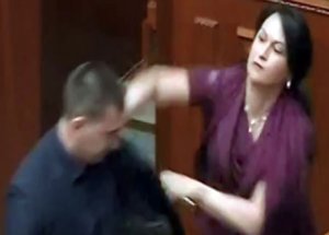 Sokaktan Sonra Ukrayna Parlamentosu Da Karıştı