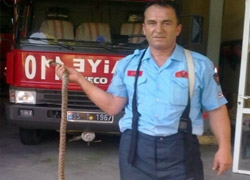 Tavan arasından yılan çıktı