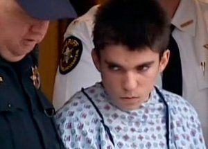 Sınıf Sınıf Gezip Arkadaşlarını Bıçakladı