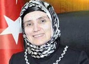 Türkiye'de Bir İlk: Kadın Rektör Tesettüre Girdi