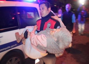 Huzurevinde Yangın: 2 Ölü, 27 Yaralı