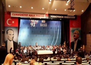 Gençler CHP'yi İşgal Etti