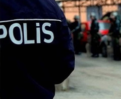 Polislere tinerle saldırdı!