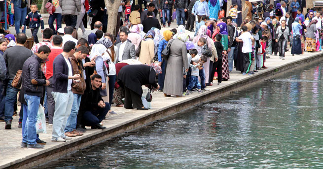Balıklıgöl'e turist akını