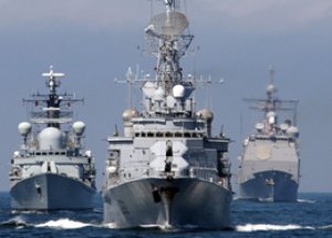 Rus Uçakları ABD Gemisini Taciz Etti