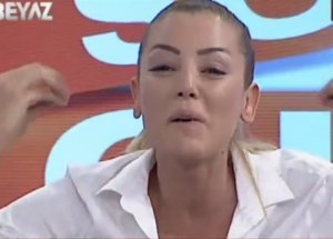 Ünlü Şarkıcı Ağlayarak  Başbakan'a Yalvardı!