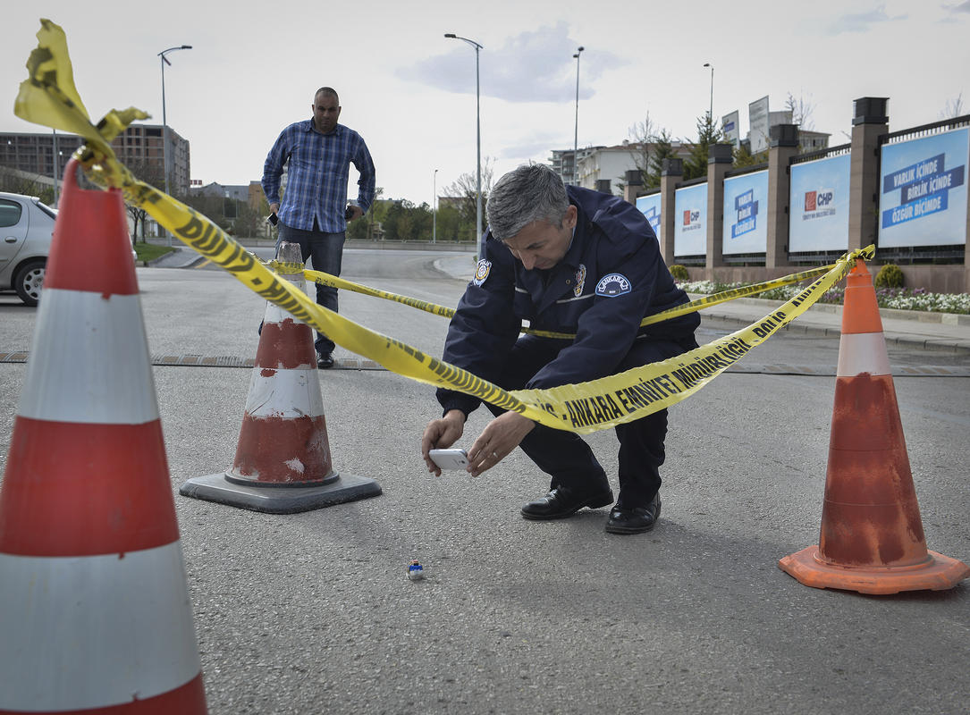 CHP Genel Merkezi Önünde Bomba Alarmı
