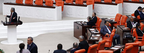 Kamer Genç Yine Gerginlik ıkardı